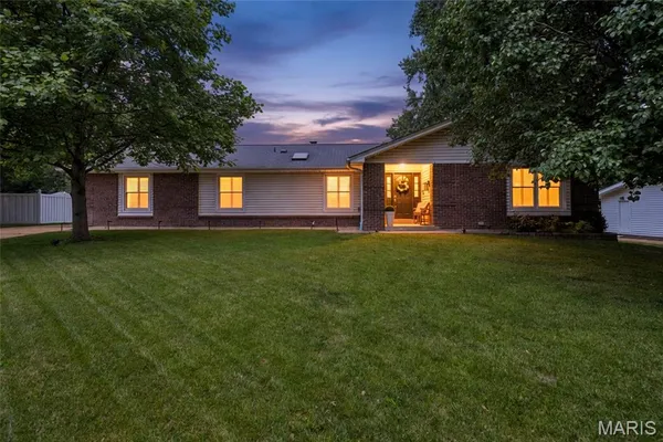 $525,000 | 8 Sunnybrae Court, Ballwin, MO 63011
