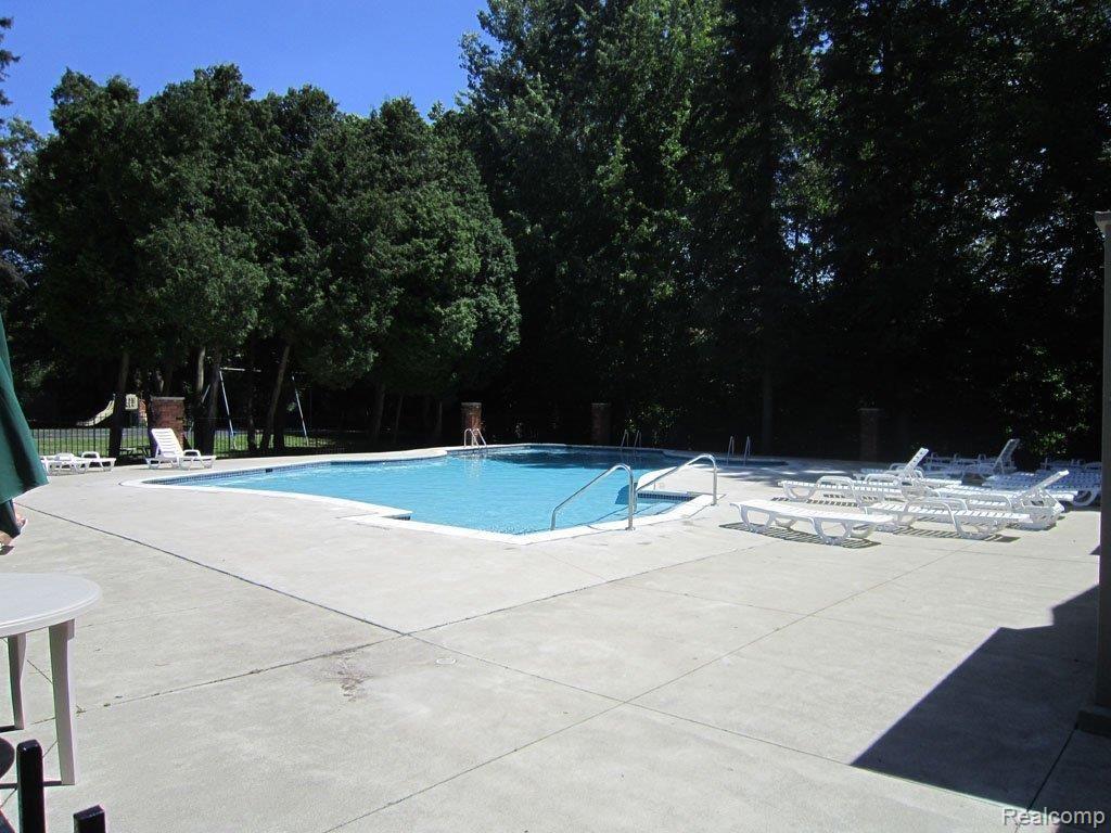 1350 Crescent Lane Rochester, MI 48306 - Photo 2 of 14 Community Pool