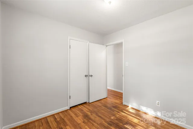 a view of a house with backyard and a tree