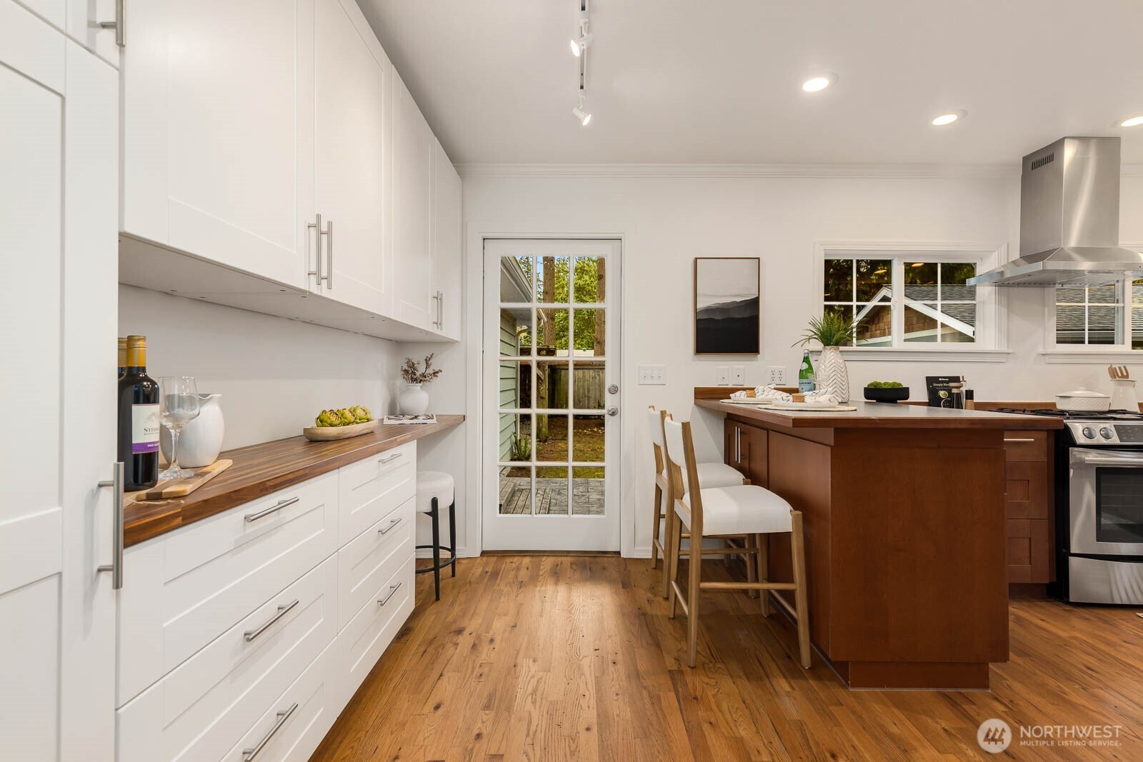 17110 66th Place West Edmonds, WA 98026 - Photo 12 of 38 a kitchen with kitchen island granite countertop a stove and a wooden floors