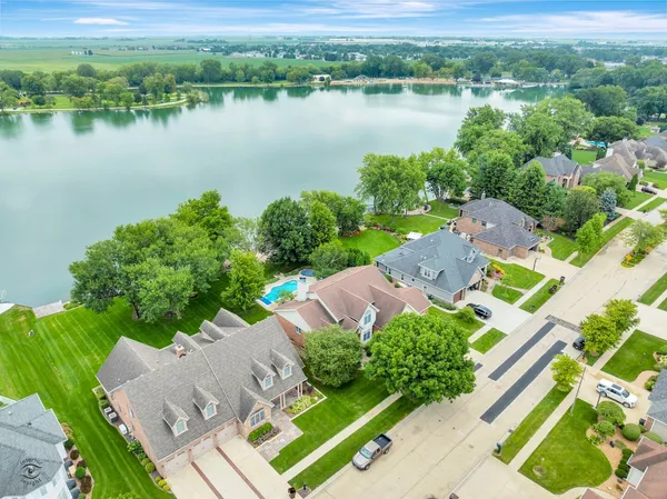 $899,900 | 1210 North Westshore Boulevard, Manteno, IL 60950