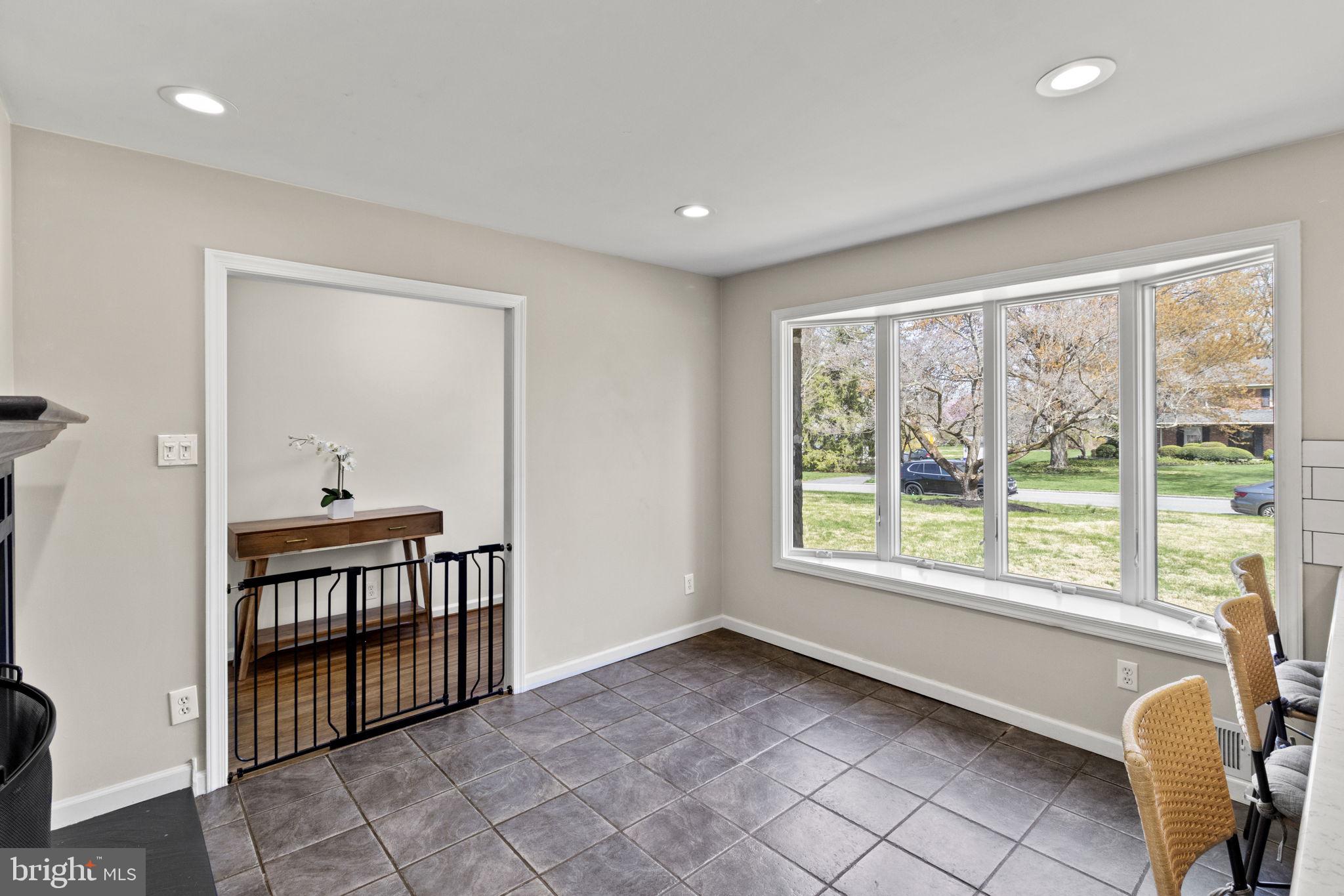 1259 Thomas Road Wayne, PA 19087 - Photo 6 of 56 Kitchen eating area