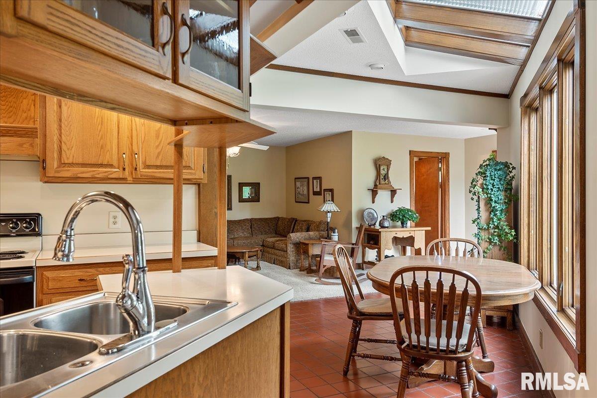 640 South Koke Mill Road Springfield, IL 62711 - Photo 27 of 87 Gallery Image 27