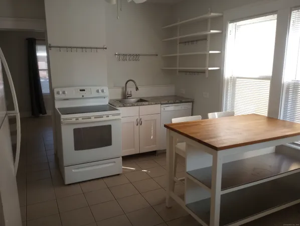$2,650 | 92 Thorpe Street, Fairfield, CT 06824