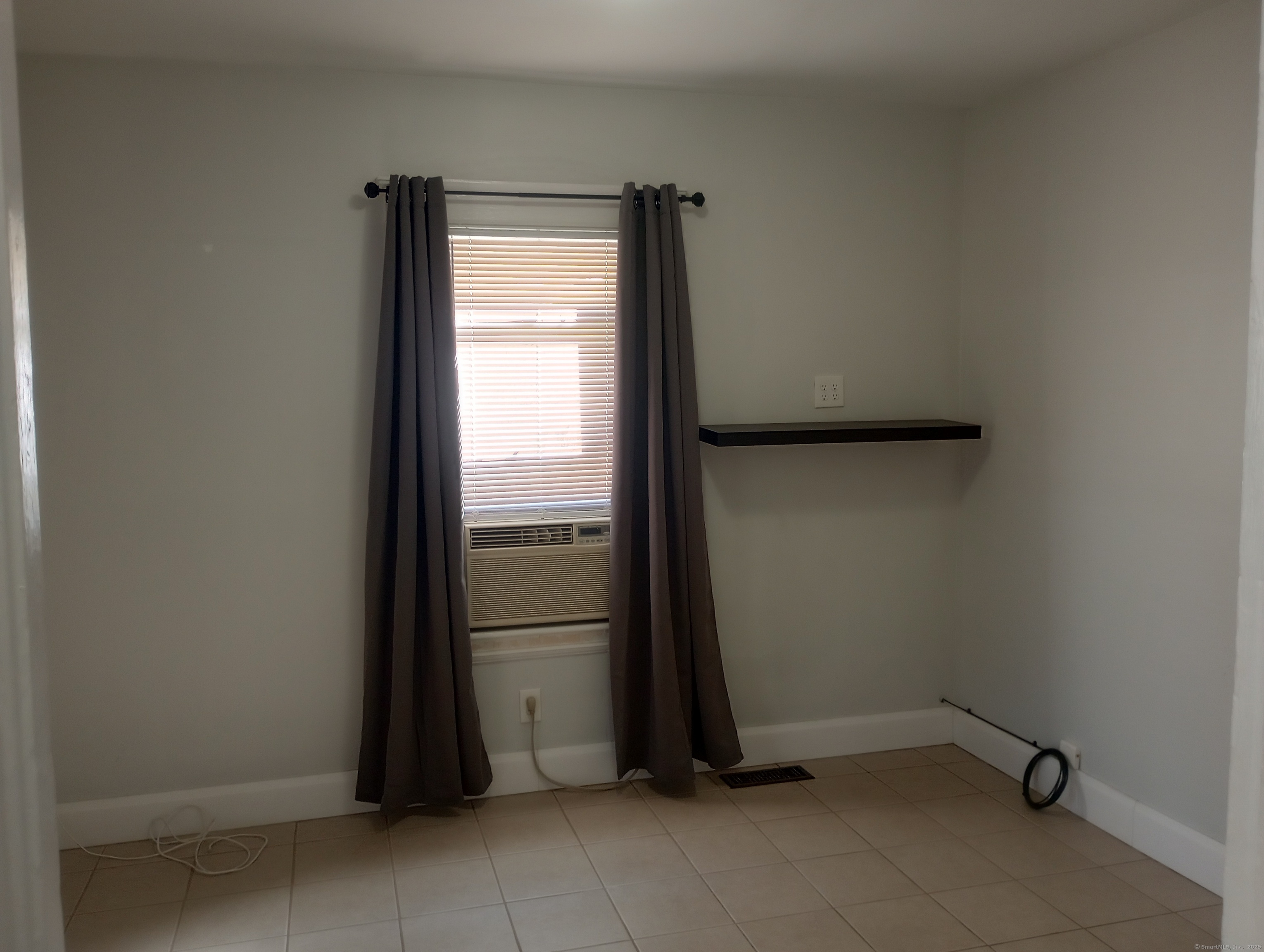 92 Thorpe Street Fairfield, CT 06824 - Photo 5 of 14