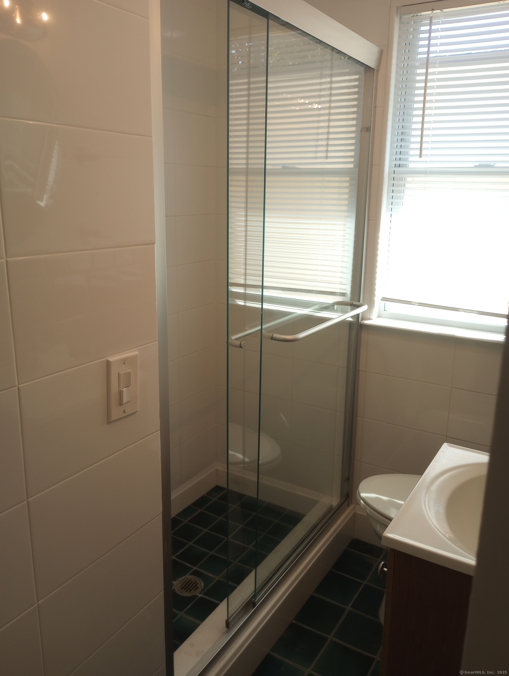 92 Thorpe Street Fairfield, CT 06824 - Photo 7 of 14