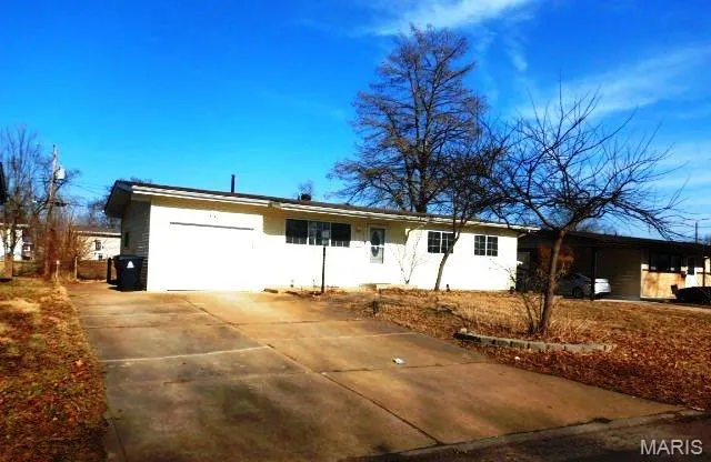 $144,000 | 1435 Aspen Drive, Florissant, MO 63031