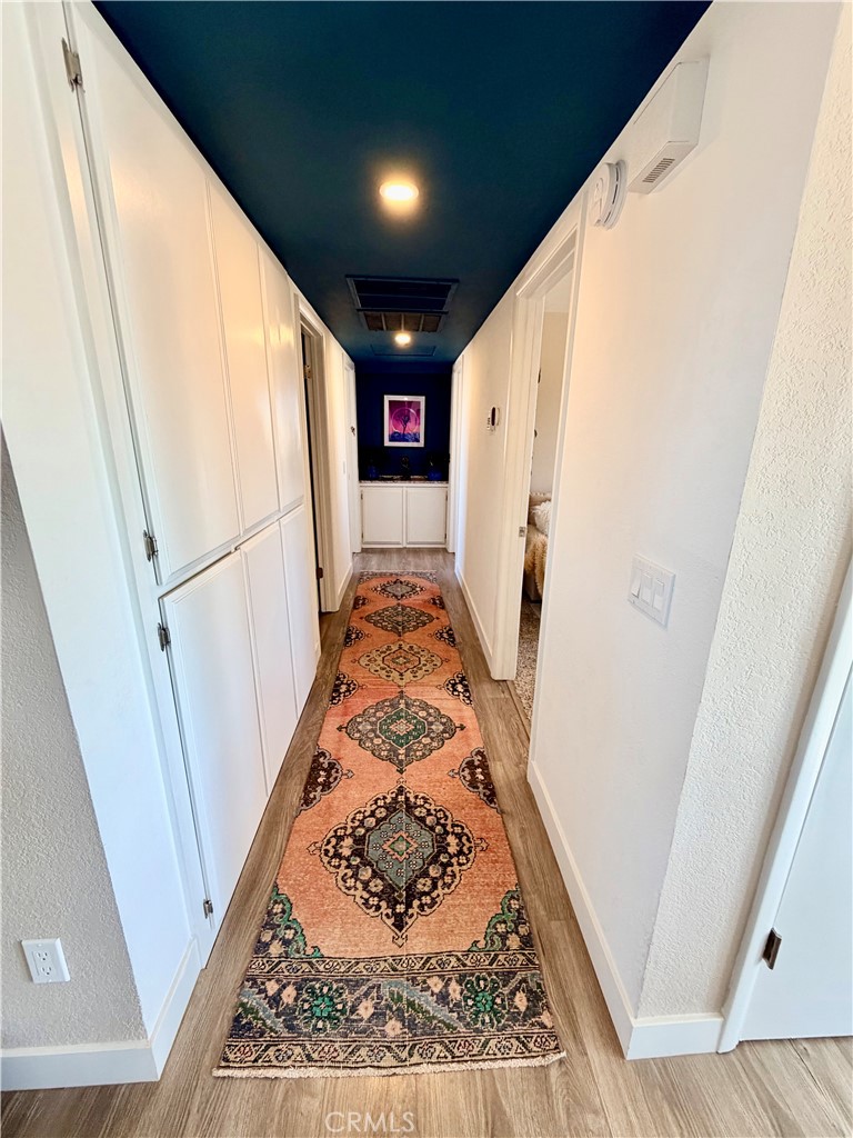 58271 Caliente Street Yucca Valley, CA 92284 - Photo 14 of 38 Main Hallway
