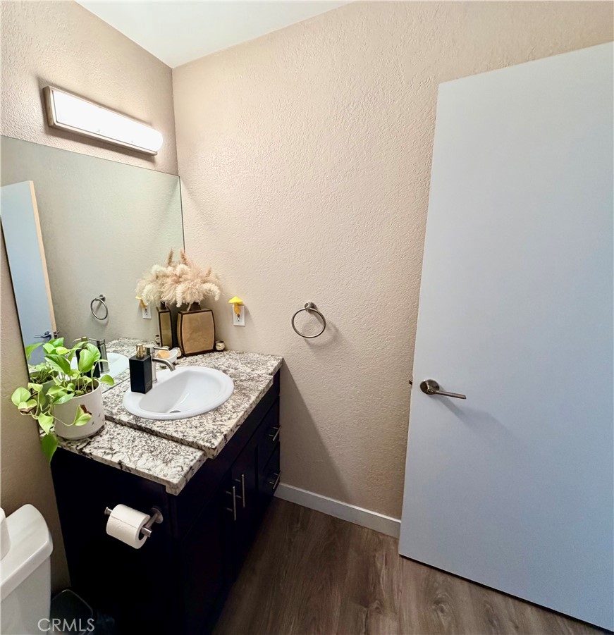 58271 Caliente Street Yucca Valley, CA 92284 - Photo 18 of 38 Guest Bathroom