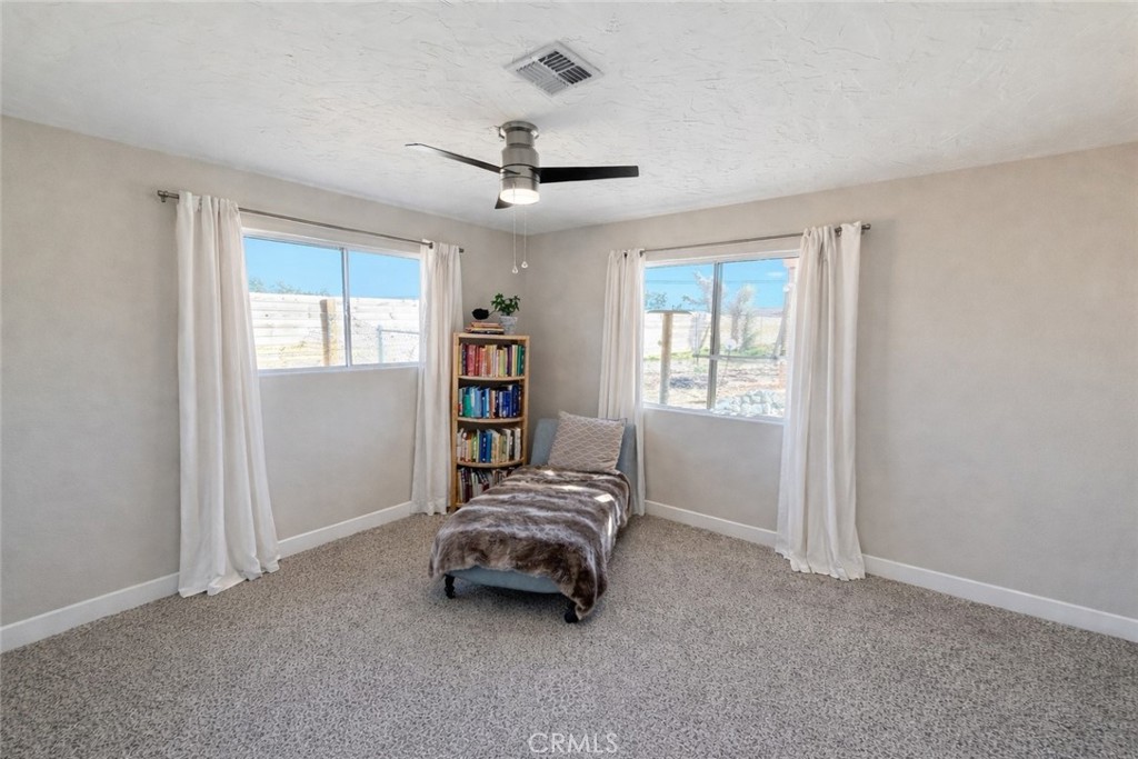 58271 Caliente Street Yucca Valley, CA 92284 - Photo 21 of 38 2nd Bedroom