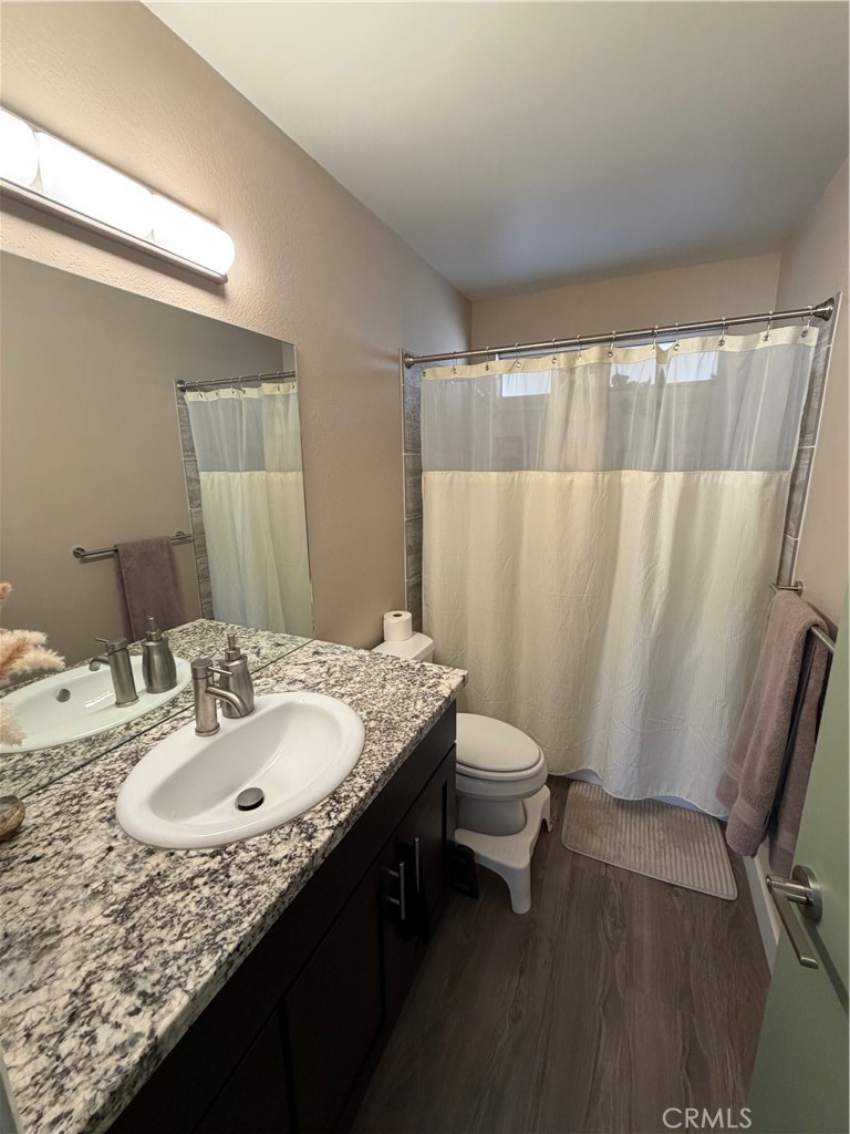 58271 Caliente Street Yucca Valley, CA 92284 - Photo 25 of 38 Primary- 2nd Bathroom