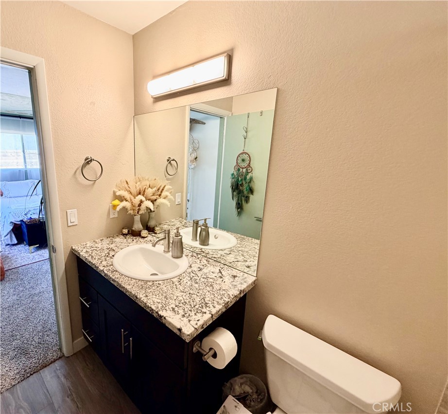 58271 Caliente Street Yucca Valley, CA 92284 - Photo 26 of 38 Primary- 2nd Bathroom
