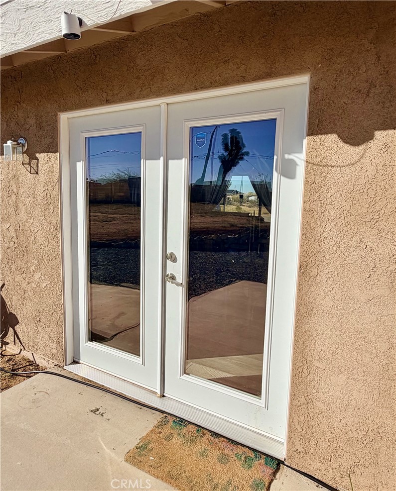 58271 Caliente Street Yucca Valley, CA 92284 - Photo 28 of 38 Back doors