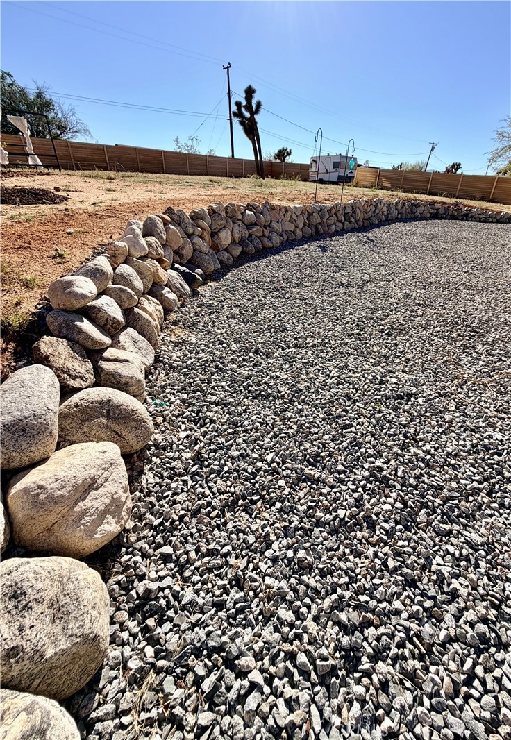 58271 Caliente Street Yucca Valley, CA 92284 - Photo 36 of 38 Back Yard Stone