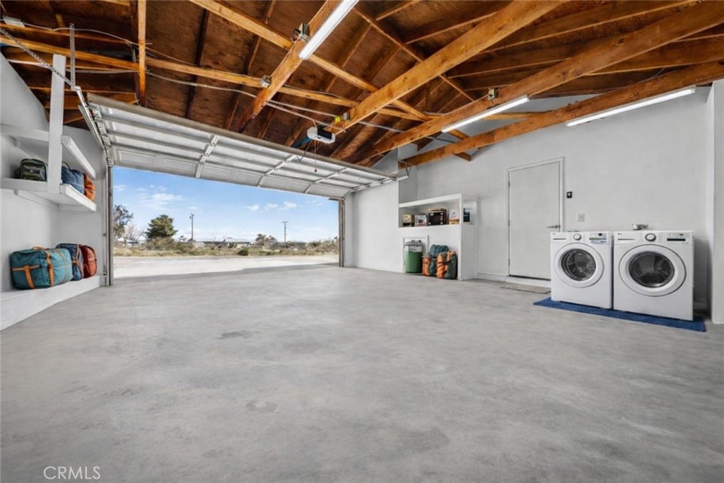 58271 Caliente Street Yucca Valley, CA 92284 - Photo 37 of 38 Laundry/Garage
