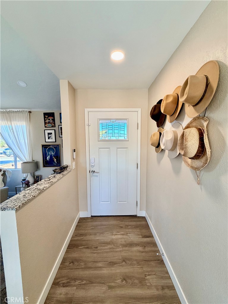 58271 Caliente Street Yucca Valley, CA 92284 - Photo 5 of 38 Entryway