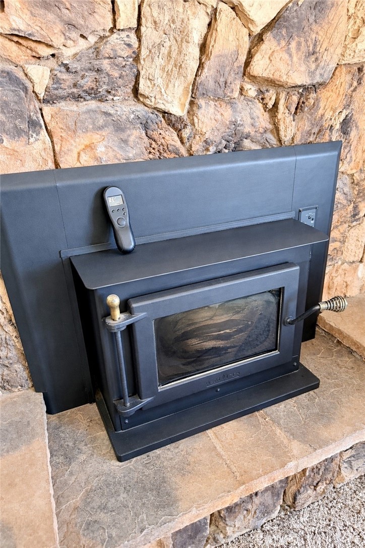 58271 Caliente Street Yucca Valley, CA 92284 - Photo 8 of 38 Pellet Stove