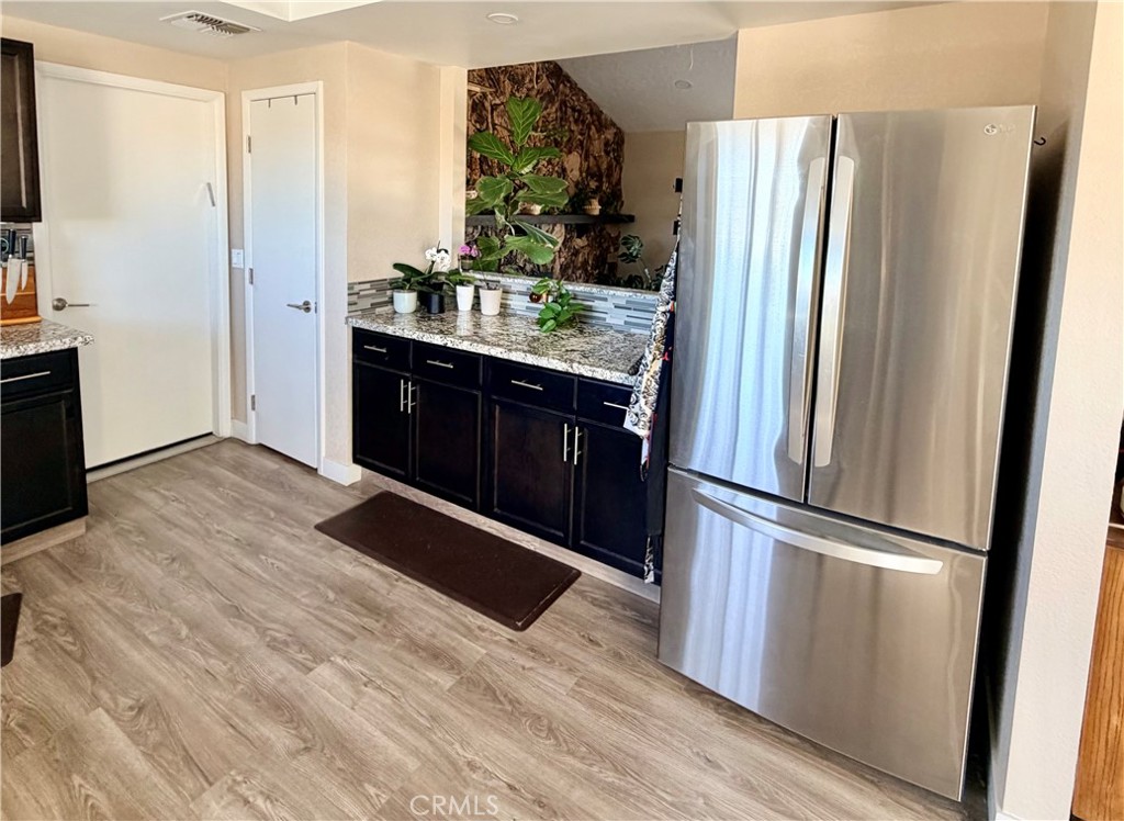 58271 Caliente Street Yucca Valley, CA 92284 - Photo 10 of 38 Kitchen