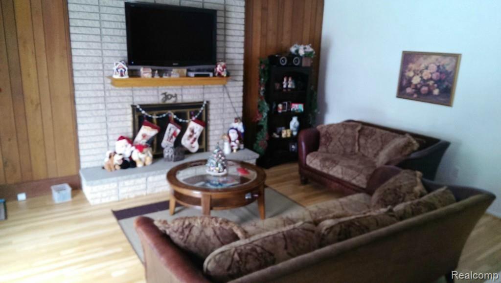 600 Merrimac Road Canton, MI 48188 - Photo 6 of 19 Family room.jpg