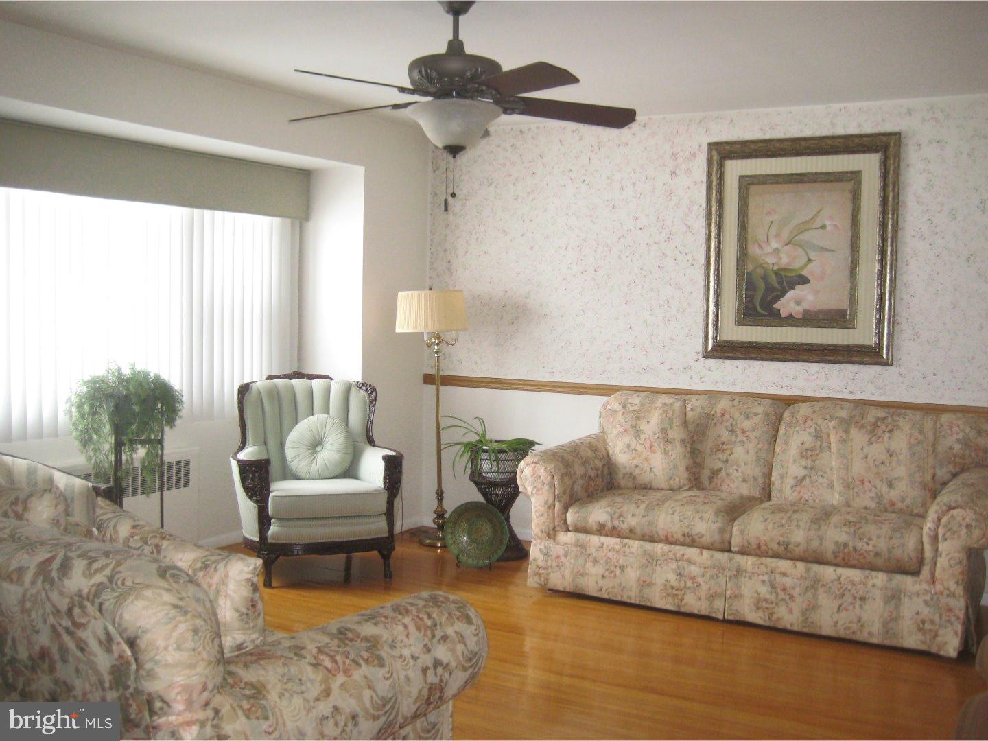 9953 Dungan Road Philadelphia, PA 19115 - Photo 2 of 24 Living Room