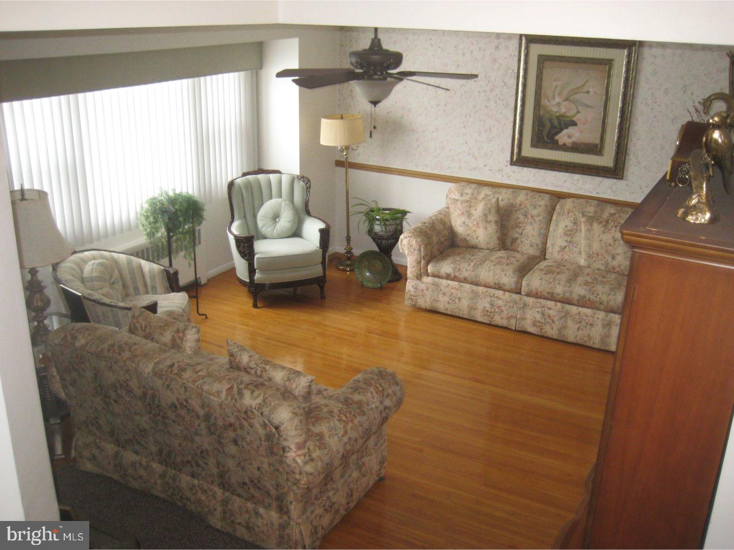9953 Dungan Road Philadelphia, PA 19115 - Photo 4 of 24 Living Room