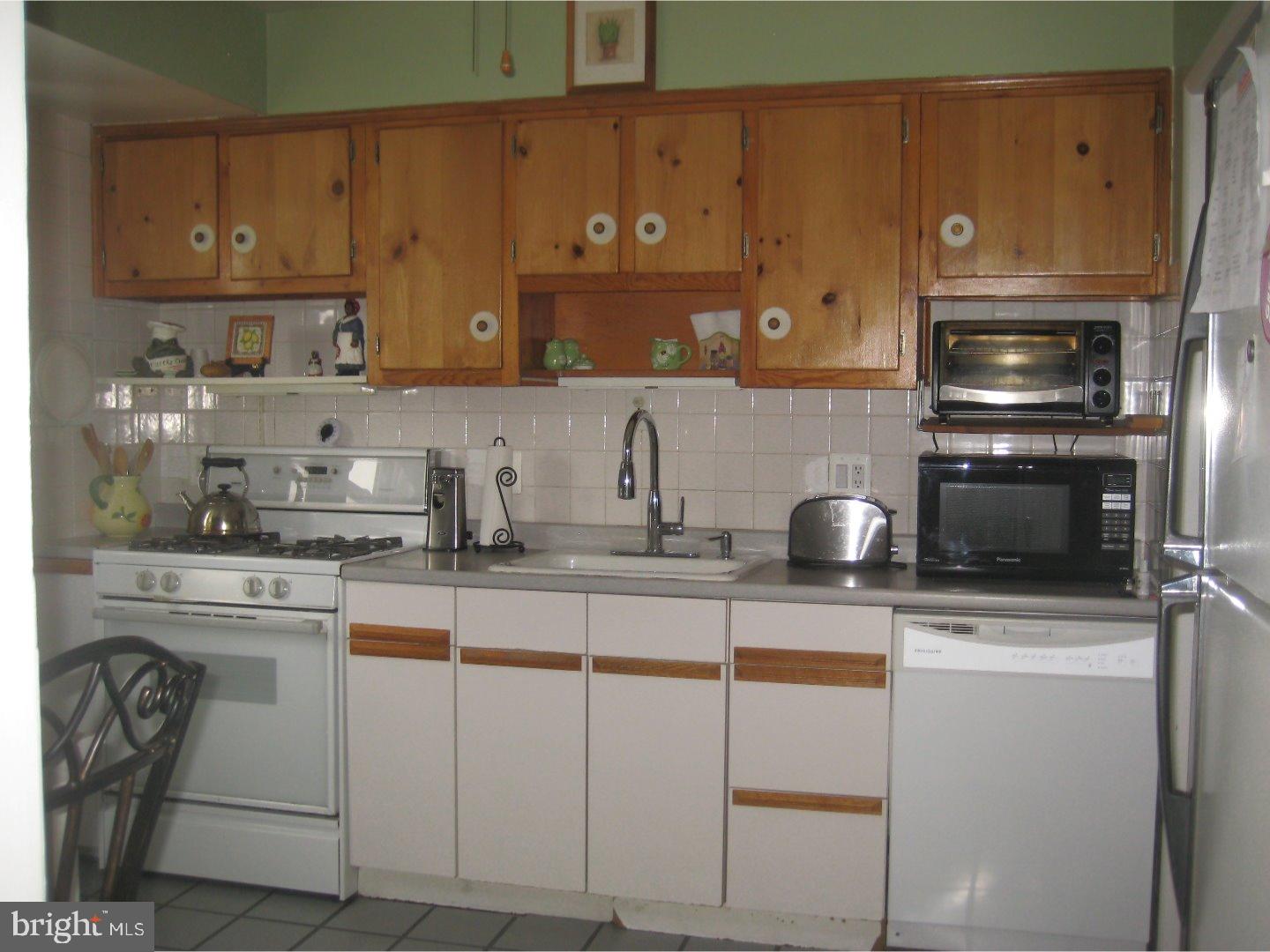 9953 Dungan Road Philadelphia, PA 19115 - Photo 8 of 24 Kitchen
