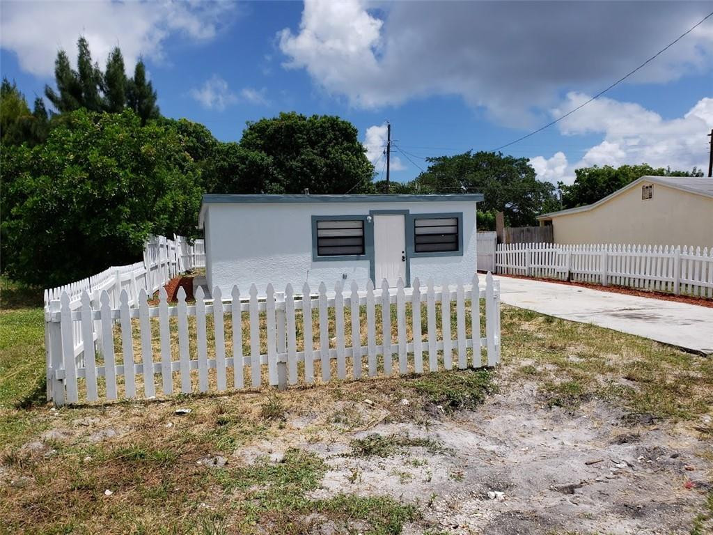 1177 Highview Road Lantana, FL 33462 - Photo 2 of 14 Photo 2
