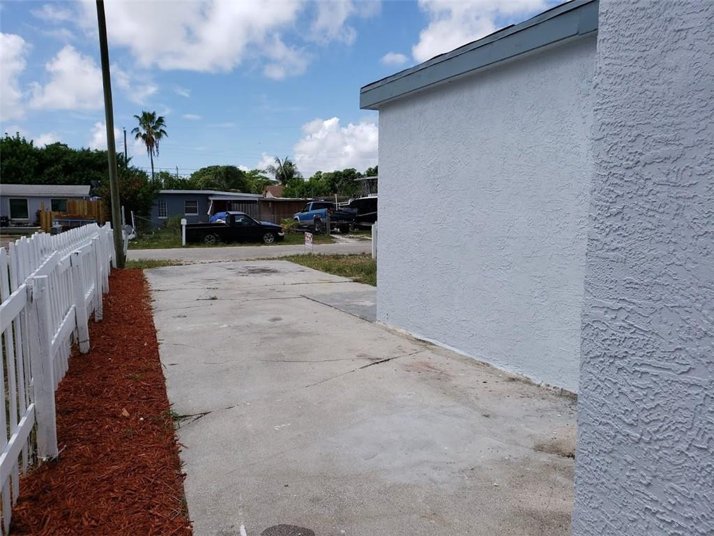 1177 Highview Road Lantana, FL 33462 - Photo 4 of 14 Photo 4
