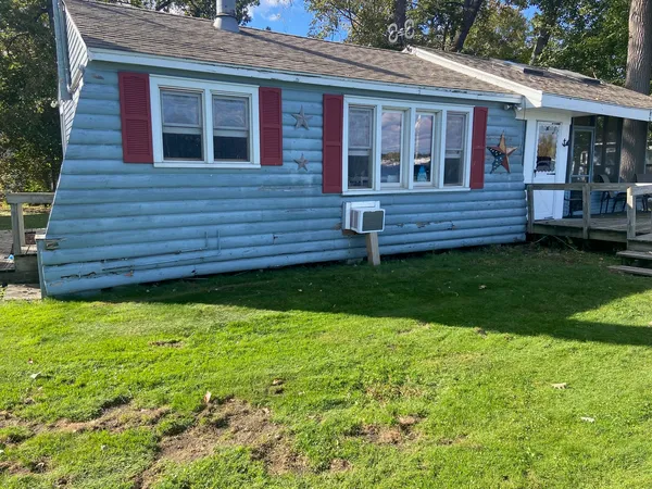 a view of a house with a backyard