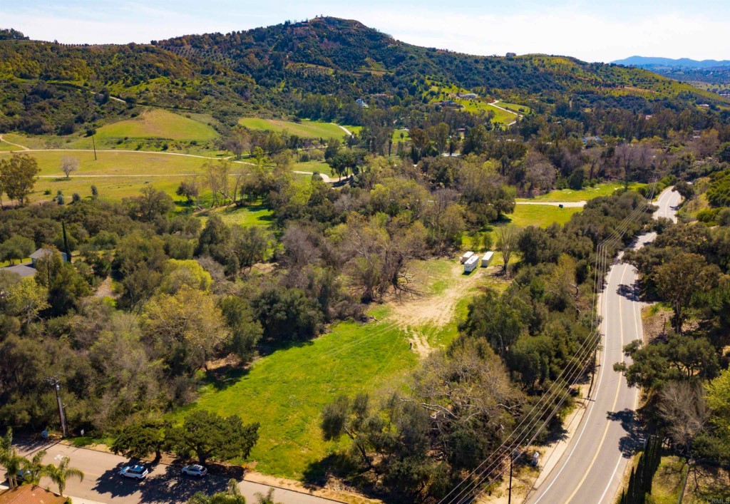 Gird Road Fallbrook, CA 92028 - Photo 4 of 7 a view of a city with mountains in the background