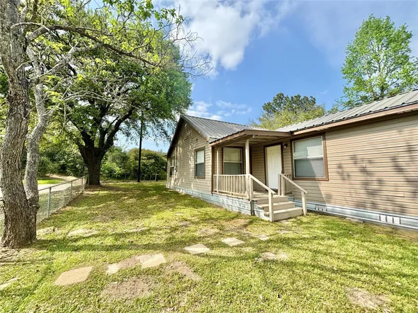 $165,000 | 909 West Elder Street, Colmesneil, TX 75938