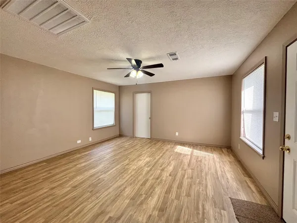 $165,000 | 909 West Elder Street, Colmesneil, TX 75938