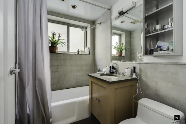 $1,149,000 | 525 East 11th Street, Unit 3C | East Village