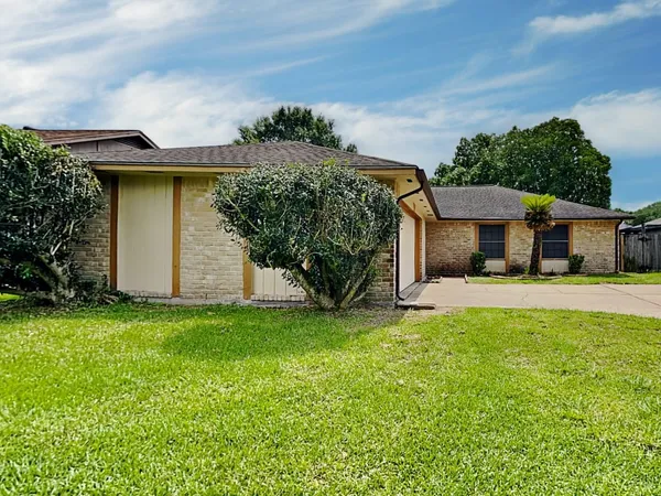 $2,095 | 2818 Mayflower Landing Court, Webster, TX 77598