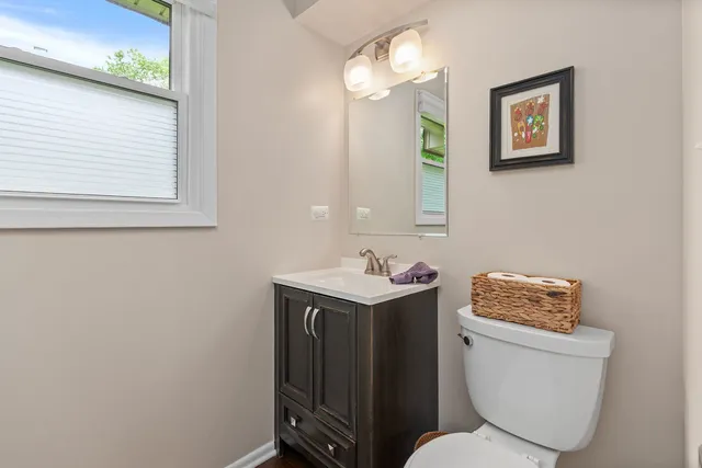 $695,000 | 1211 Parliament Court, Libertyville, IL 60048