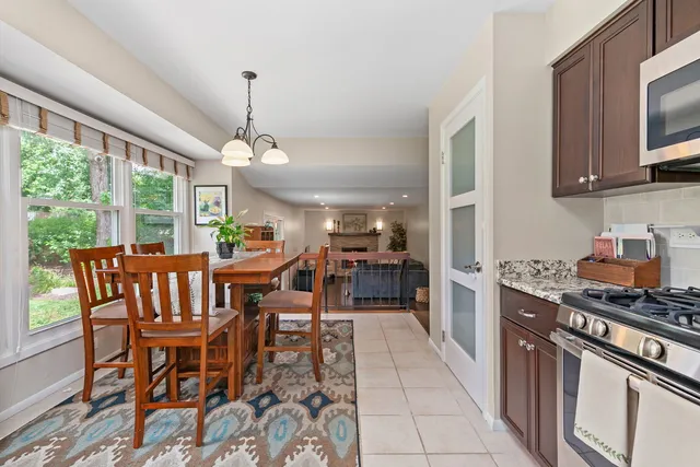 $695,000 | 1211 Parliament Court, Libertyville, IL 60048