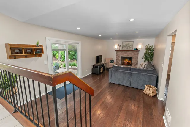 $695,000 | 1211 Parliament Court, Libertyville, IL 60048