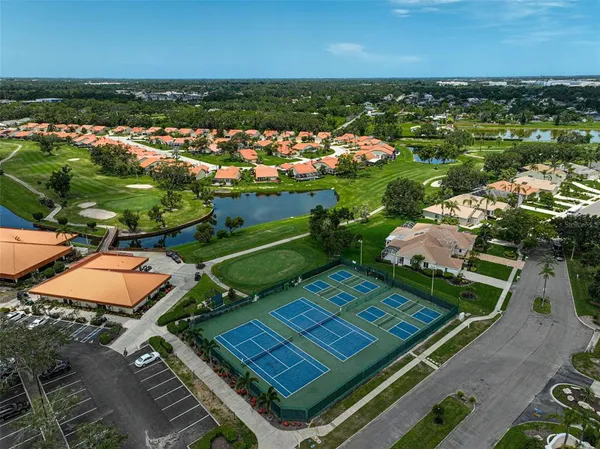 $369,000 | 4717 Peridia Boulevard East, Bradenton, FL 34203