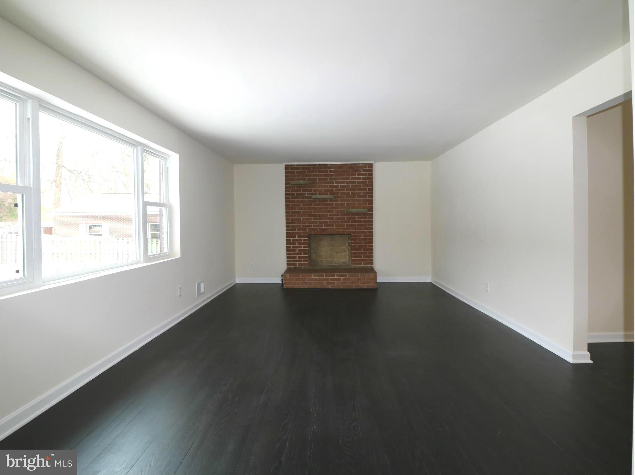 18304 Cabin Road Triangle, VA 22172 - Photo 3 of 30 Family Room