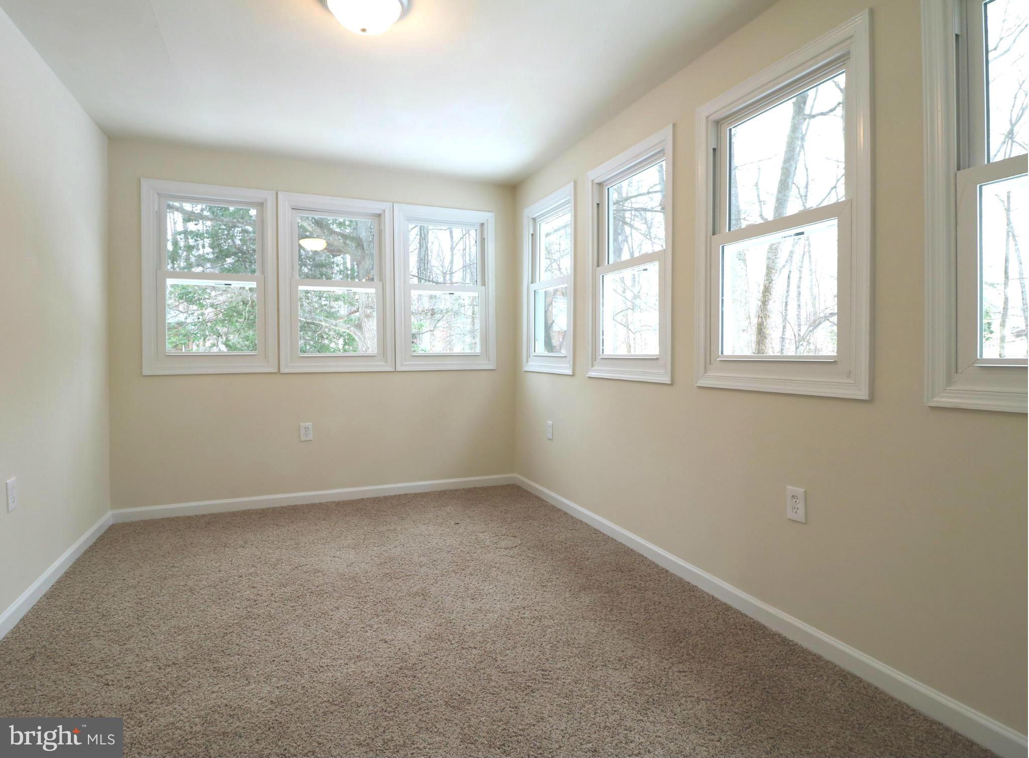 18304 Cabin Road Triangle, VA 22172 - Photo 10 of 30 Florida Room Off Kitchen/Garage Area