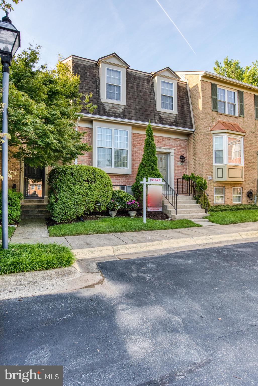1906 Brightleaf Court Silver Spring, MD 20902 - Photo 4 of 43 Front