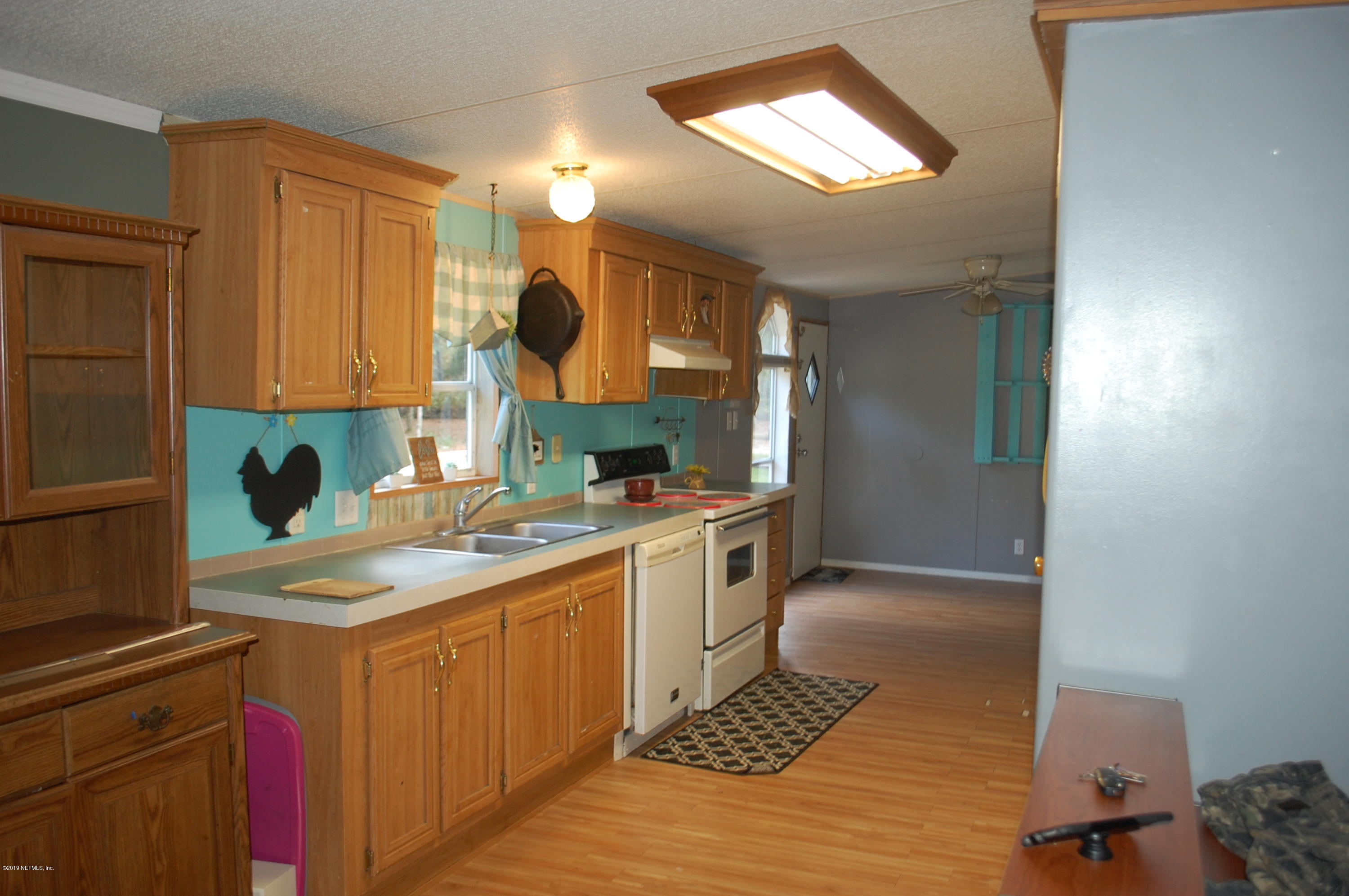 622 Lake Susan Road Hawthorne, FL 32640 - Photo 15 of 50 a kitchen with a stove and a sink