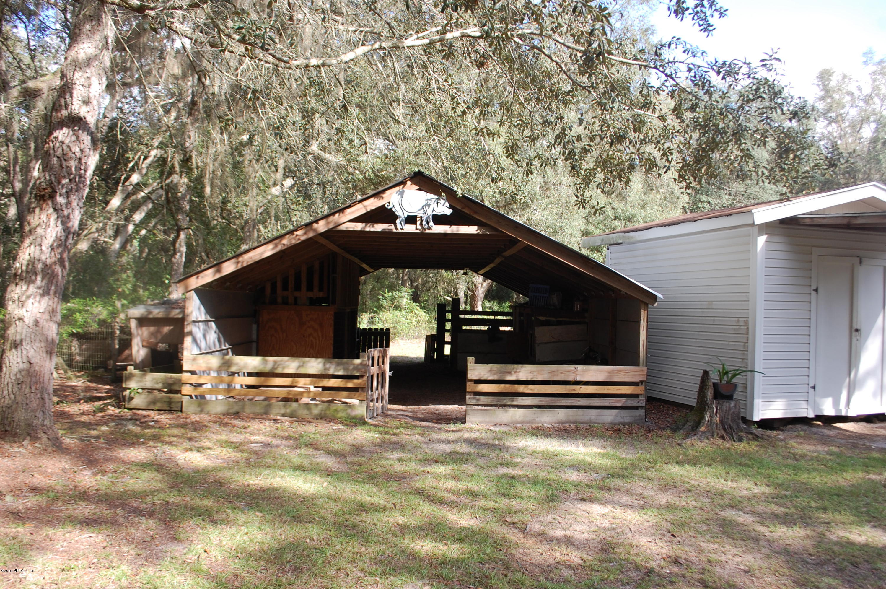 622 Lake Susan Road Hawthorne, FL 32640 - Photo 29 of 50 a view of outdoor space with seating