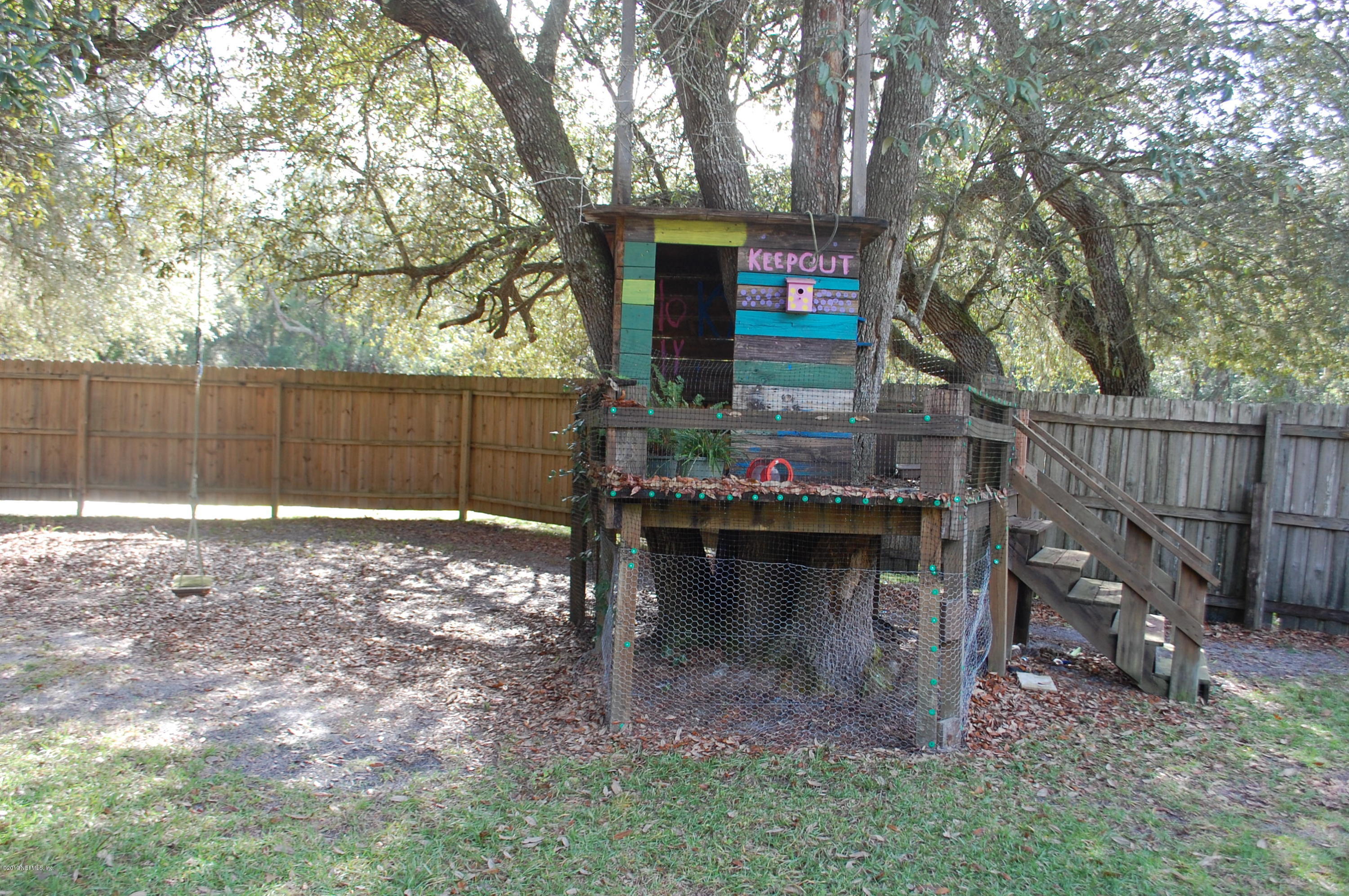 622 Lake Susan Road Hawthorne, FL 32640 - Photo 36 of 50 a view of a outdoor space with sitting area