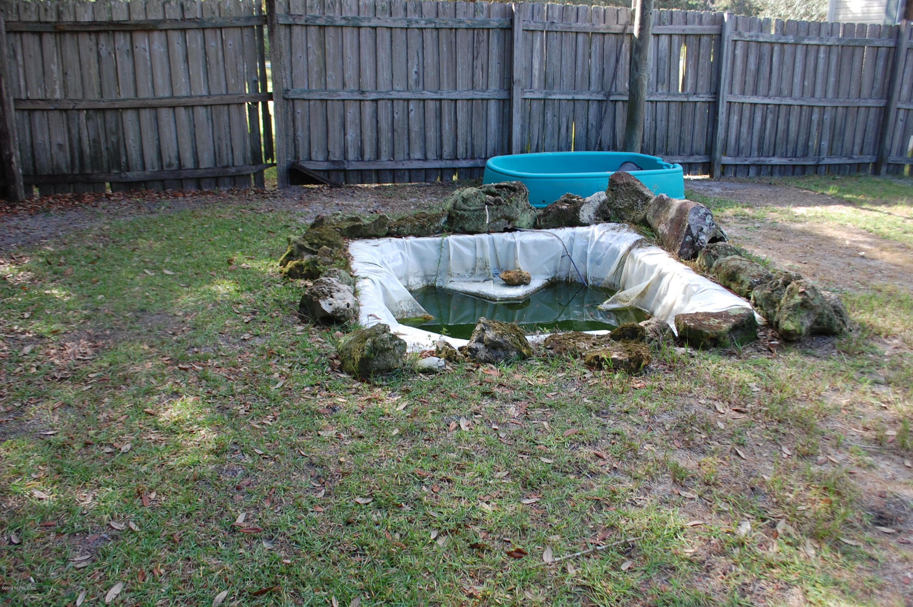 622 Lake Susan Road Hawthorne, FL 32640 - Photo 37 of 50 a view of a backyard with a tub