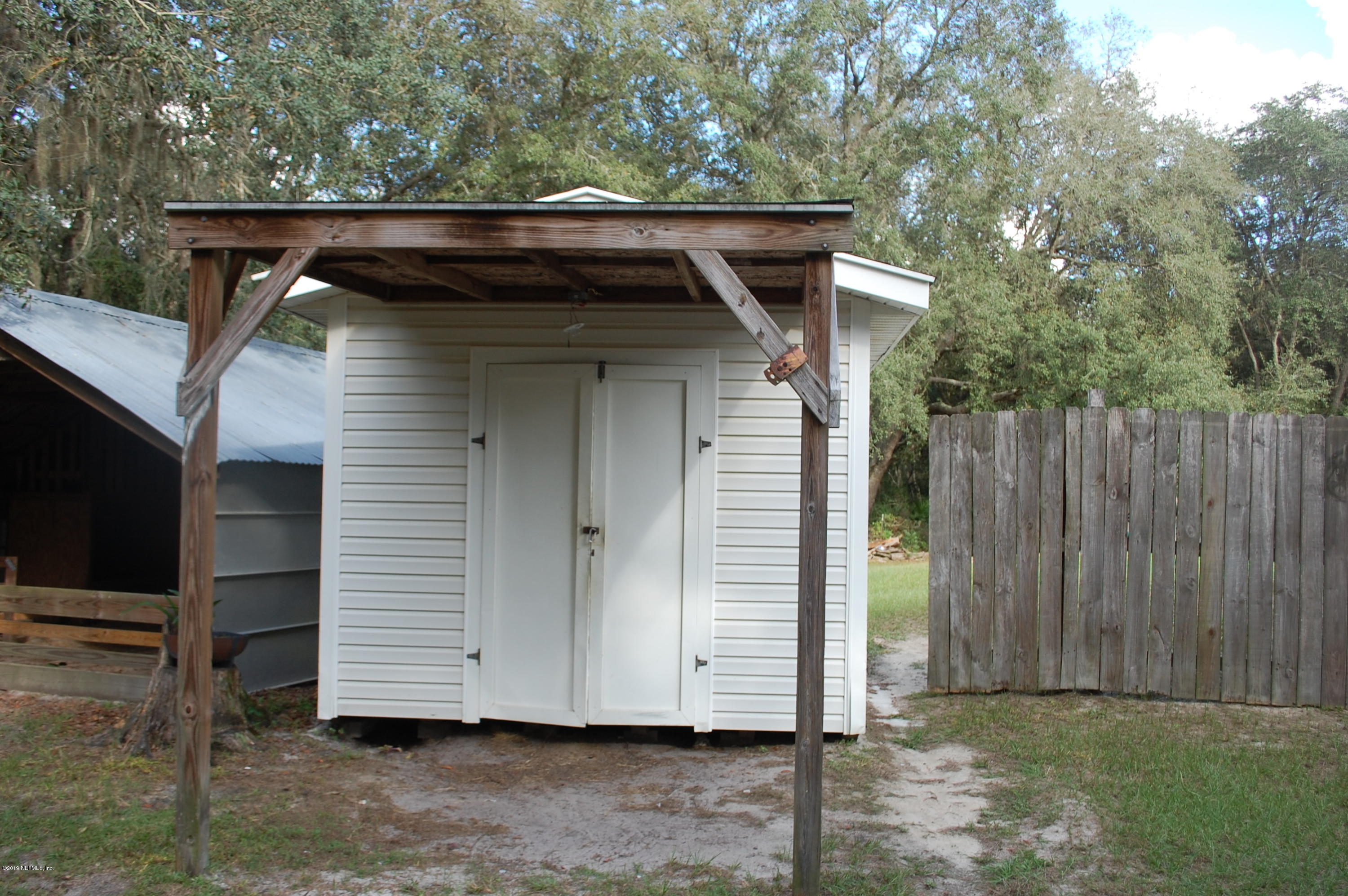 622 Lake Susan Road Hawthorne, FL 32640 - Photo 39 of 50 a wooden door of the house