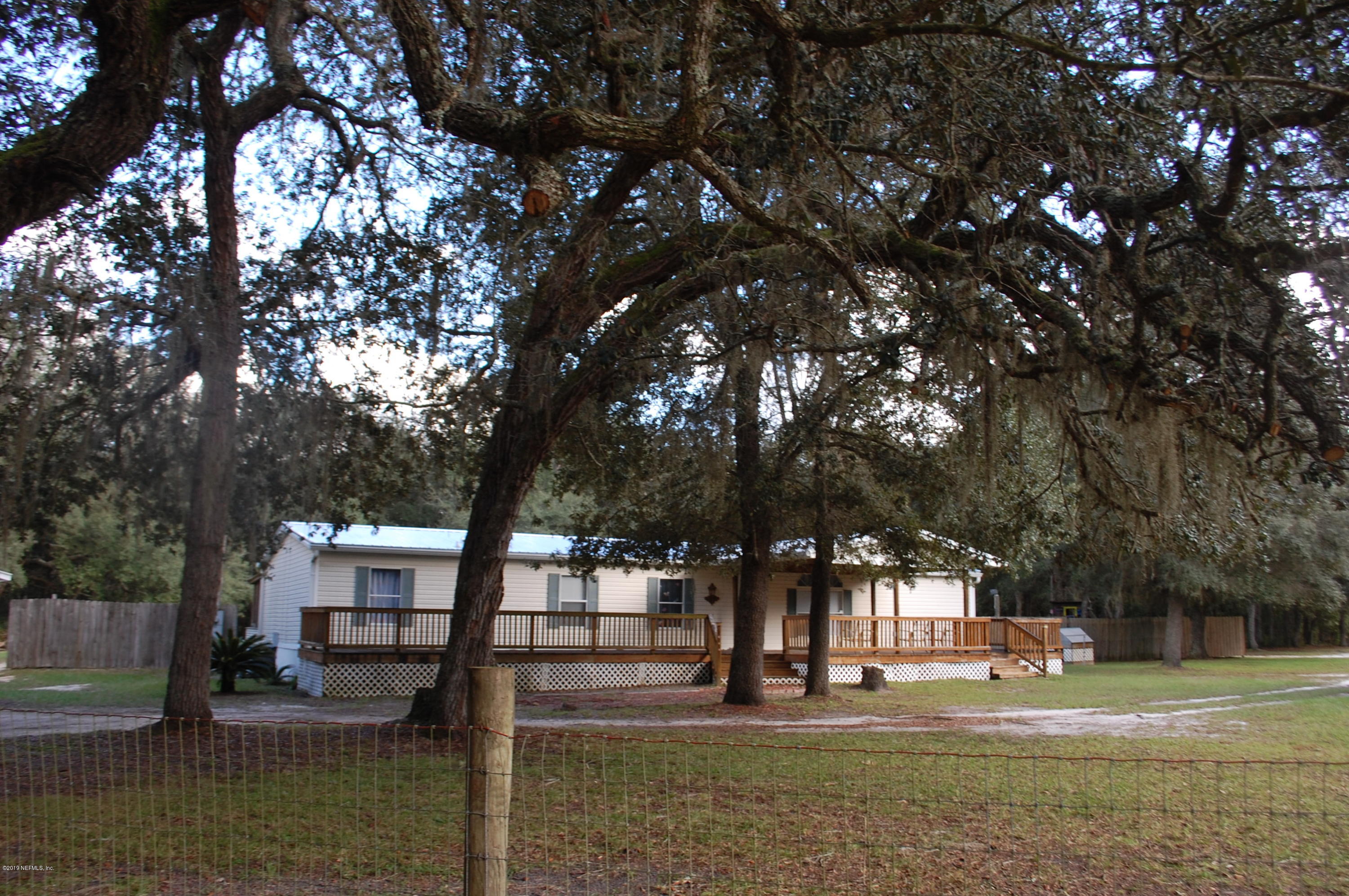 622 Lake Susan Road Hawthorne, FL 32640 - Photo 48 of 50 a front view of a house with a yard