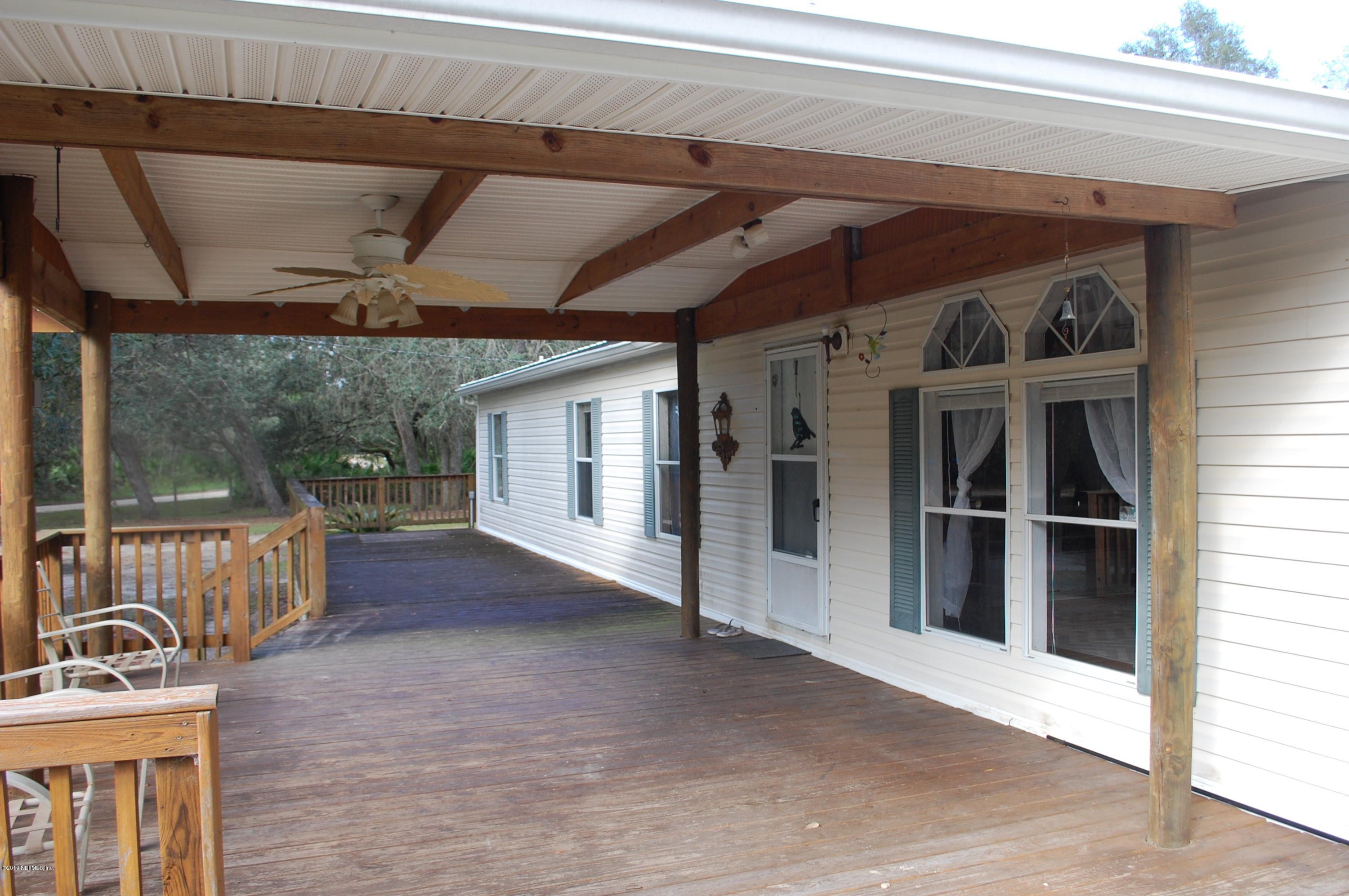 622 Lake Susan Road Hawthorne, FL 32640 - Photo 5 of 50 a view of a porch with furniture and front door