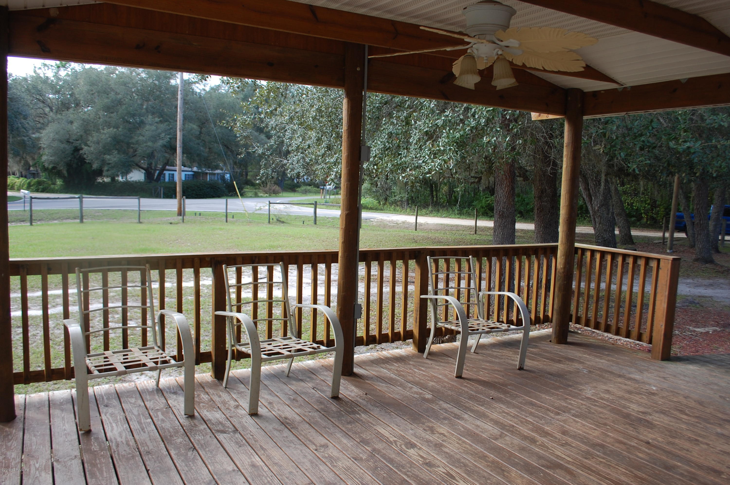 622 Lake Susan Road Hawthorne, FL 32640 - Photo 6 of 50 a view of a chairs and deck in the backyard