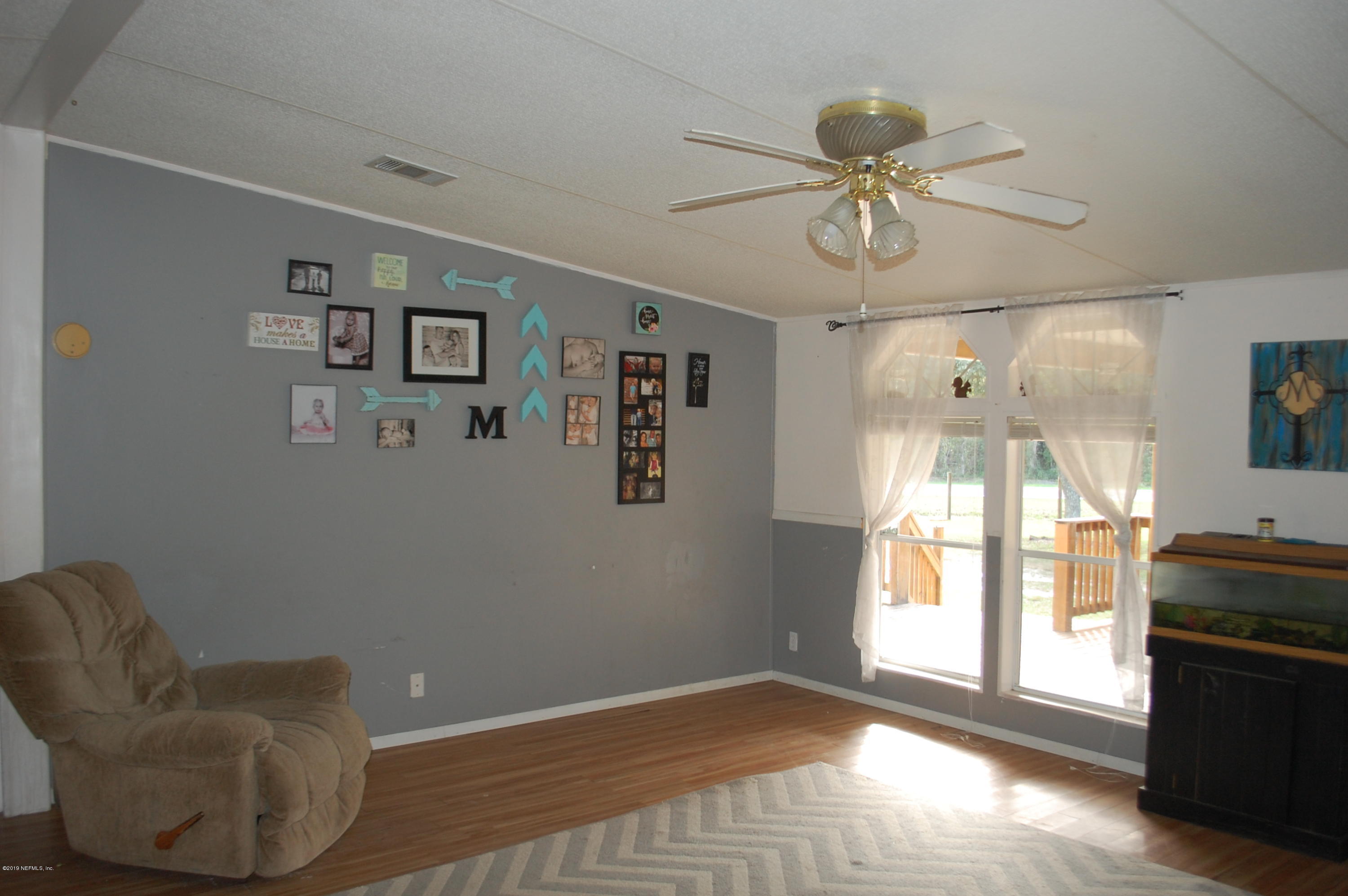 622 Lake Susan Road Hawthorne, FL 32640 - Photo 9 of 50 a view of an empty room with a window